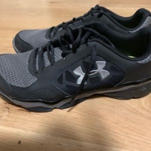MEN'S UNDER ARMOUR STRIVE IV size 9